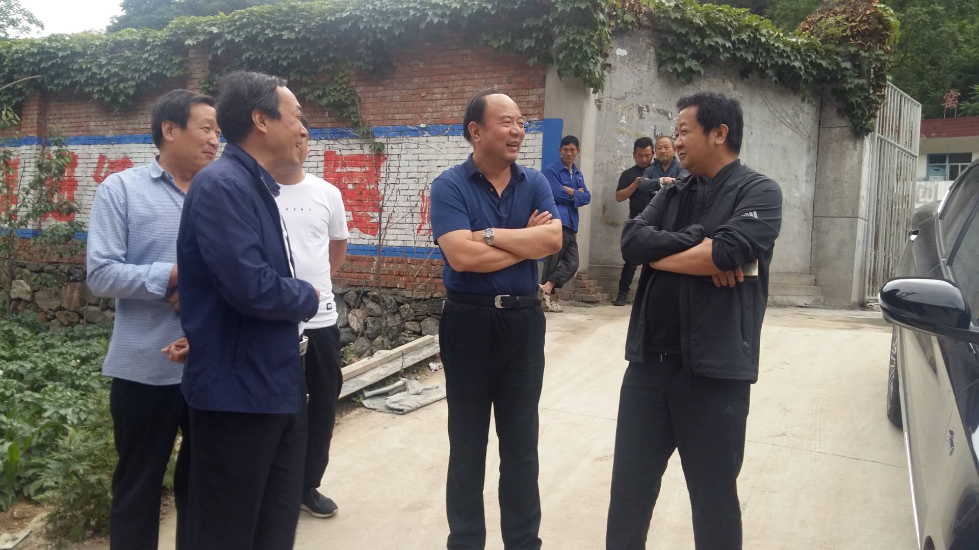 向包扶单位了解工作中存在的困难和问题.jpg