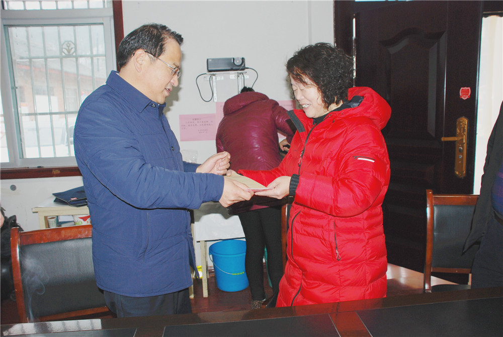 闵克宁慰问区级人大代表聂玉琴.JPG